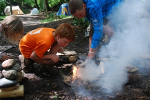 Feuer machen2 300x201 - Connect auch 2013 ein voller Erfolg